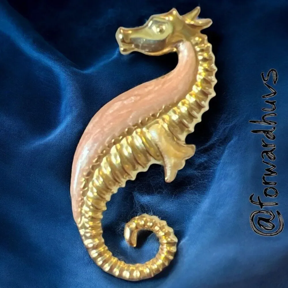 Vintage Seahorse Brooch – Coral Enamel & Gold Tone Metal
